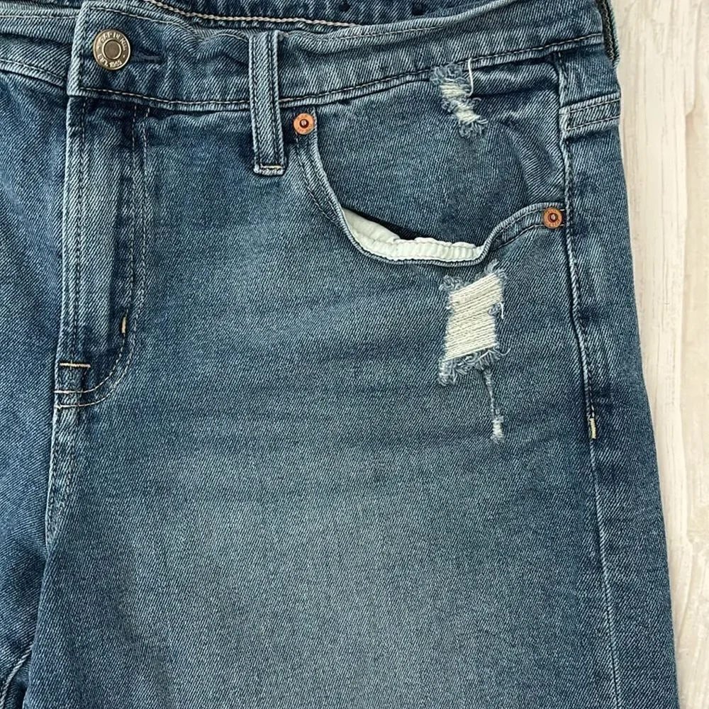 Gap Woman’s blue 5” denim shorts size 12